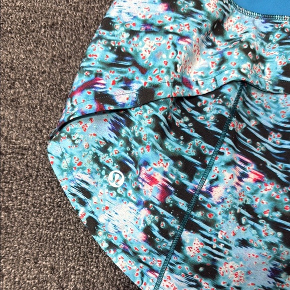 Lululemon Athletica Women's Blue Patterned Shorts, Size 4Tall - Picture 4 of 7